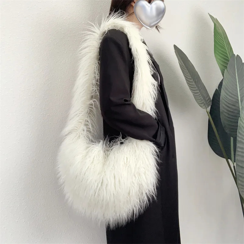 Y2K Artificial Wool Faux Fur Bag Sweet Girls Fluffy Plush Crossbody Bag Winter Large Capacity Punk Dumpling Bag Spice Girl Style