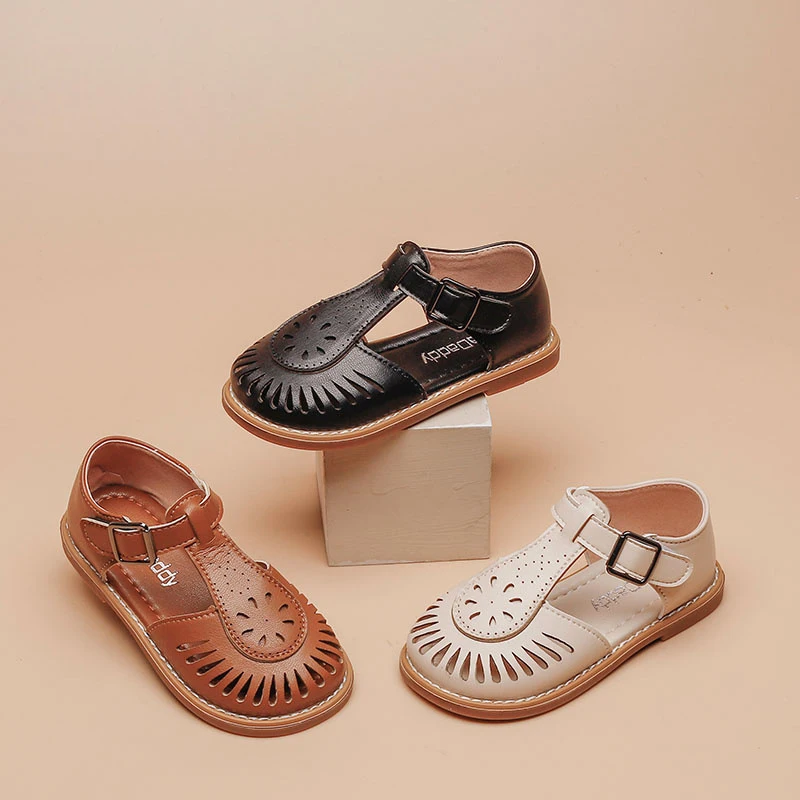2023 Girls Sandals Children's Hollow Soft Sole Shoes Carved Fashion Princess Shoes Cut-Outs Kids Beach Shoes