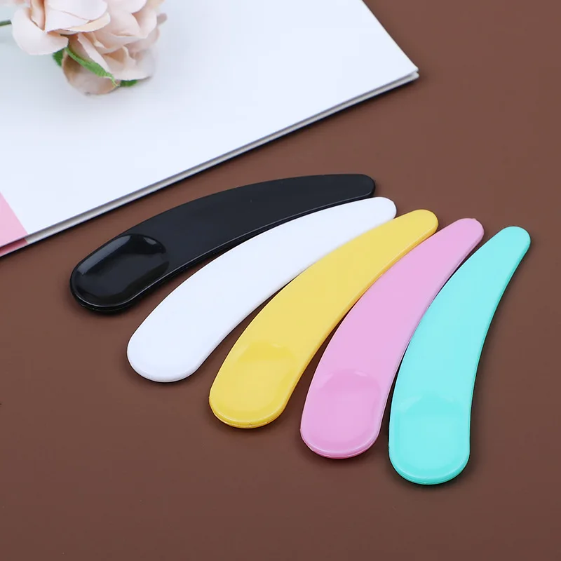 

10pcs Mini Makeup Spatula Disposable Curved Spoon Face Cream Facial Mask Spoon Eye Cream Stick Beauty Makeup Tool Essence Shovel