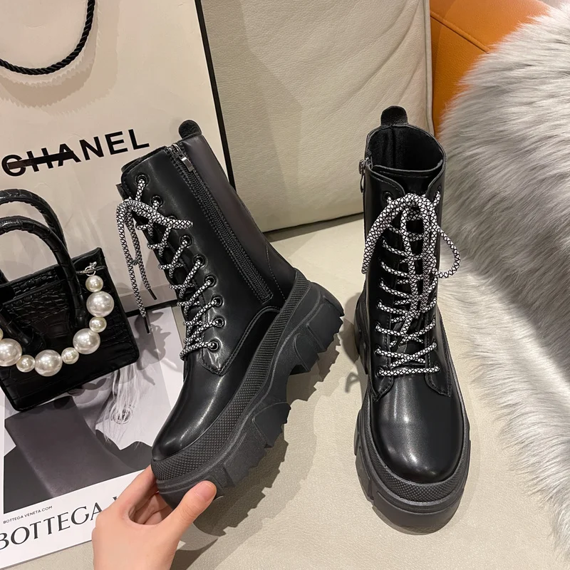 

2023 модная женская обувь кожаные зимние ботинки на платформе со шнуровкой на молнии мотоциклетные ботинки средней длины Роскошная Брендова...