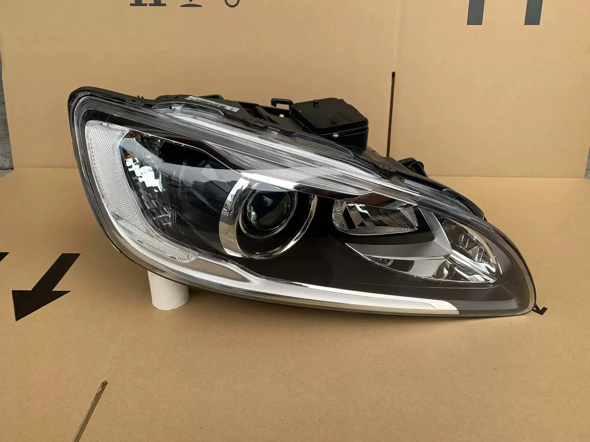 

Автомобильные передние фары, передние фары, фары DRL, дневные хосветильник для Volvo S60L, сигнал поворота