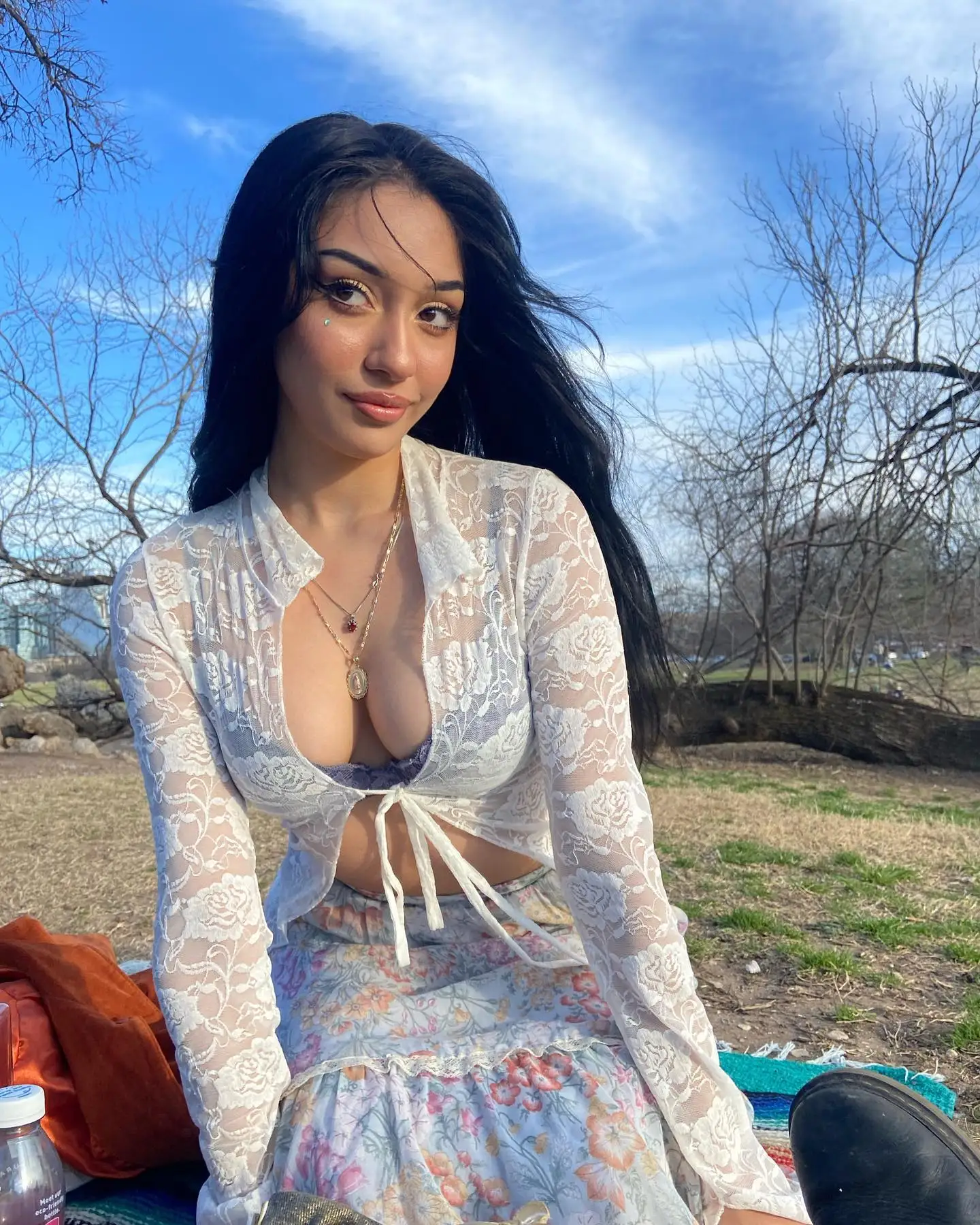 

Летние женские укороченные топы, футболка, кружевной прозрачный Цветочный Топ с длинным рукавом и завязкой спереди, облегающий Укороченный...