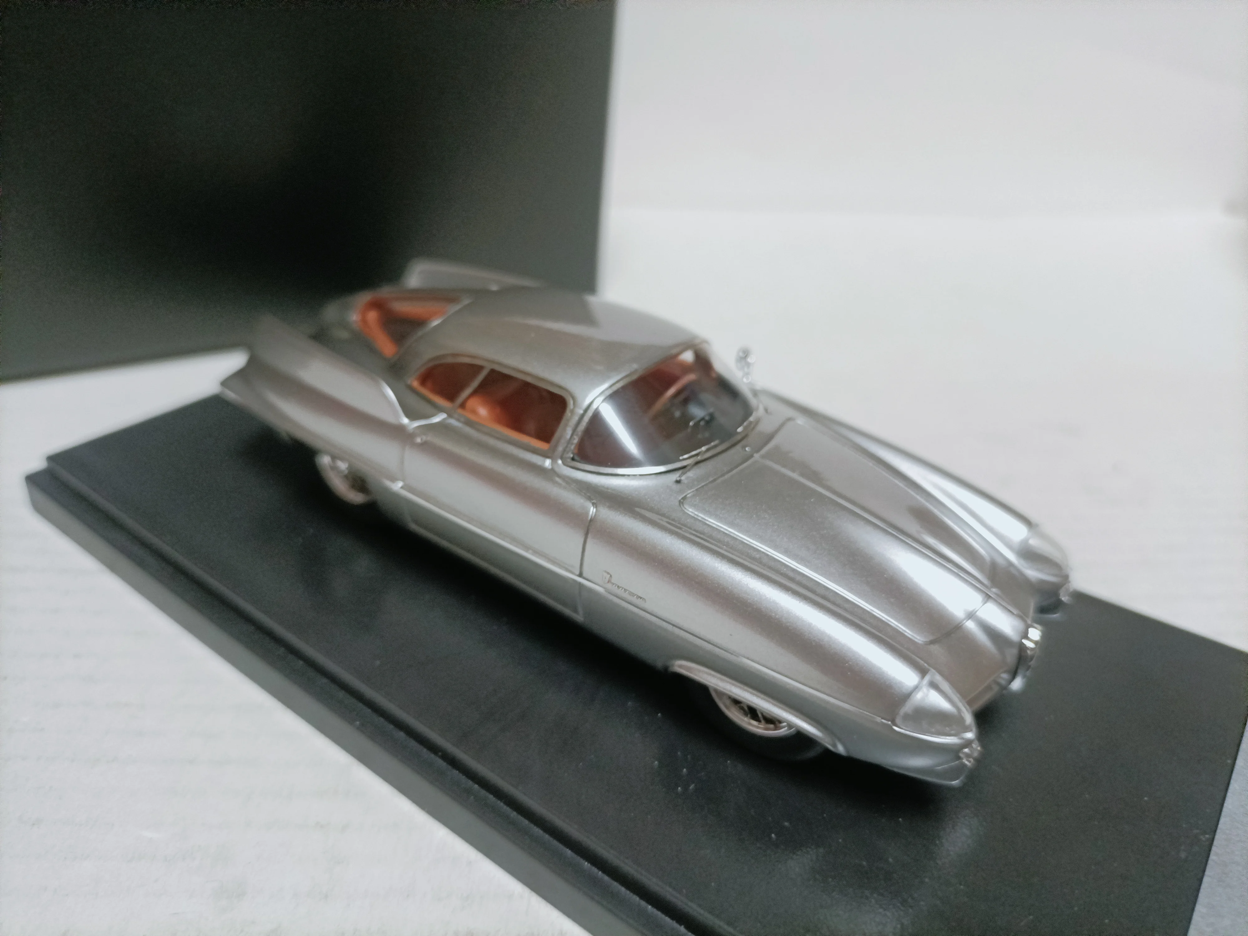 Фото Модель концепт-кара PMC 1:43 Α Coefficient Romeo Bat, Alfa BAT 9 Bertone 1955, серебристая №5