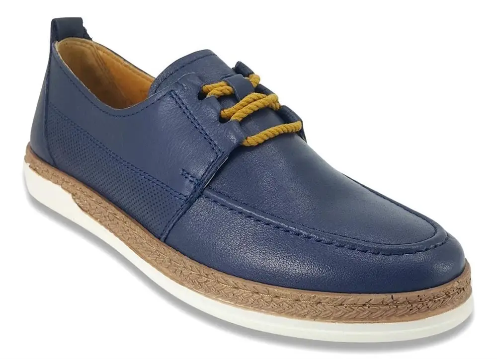 

2022 Trend new season Model with leather shoes