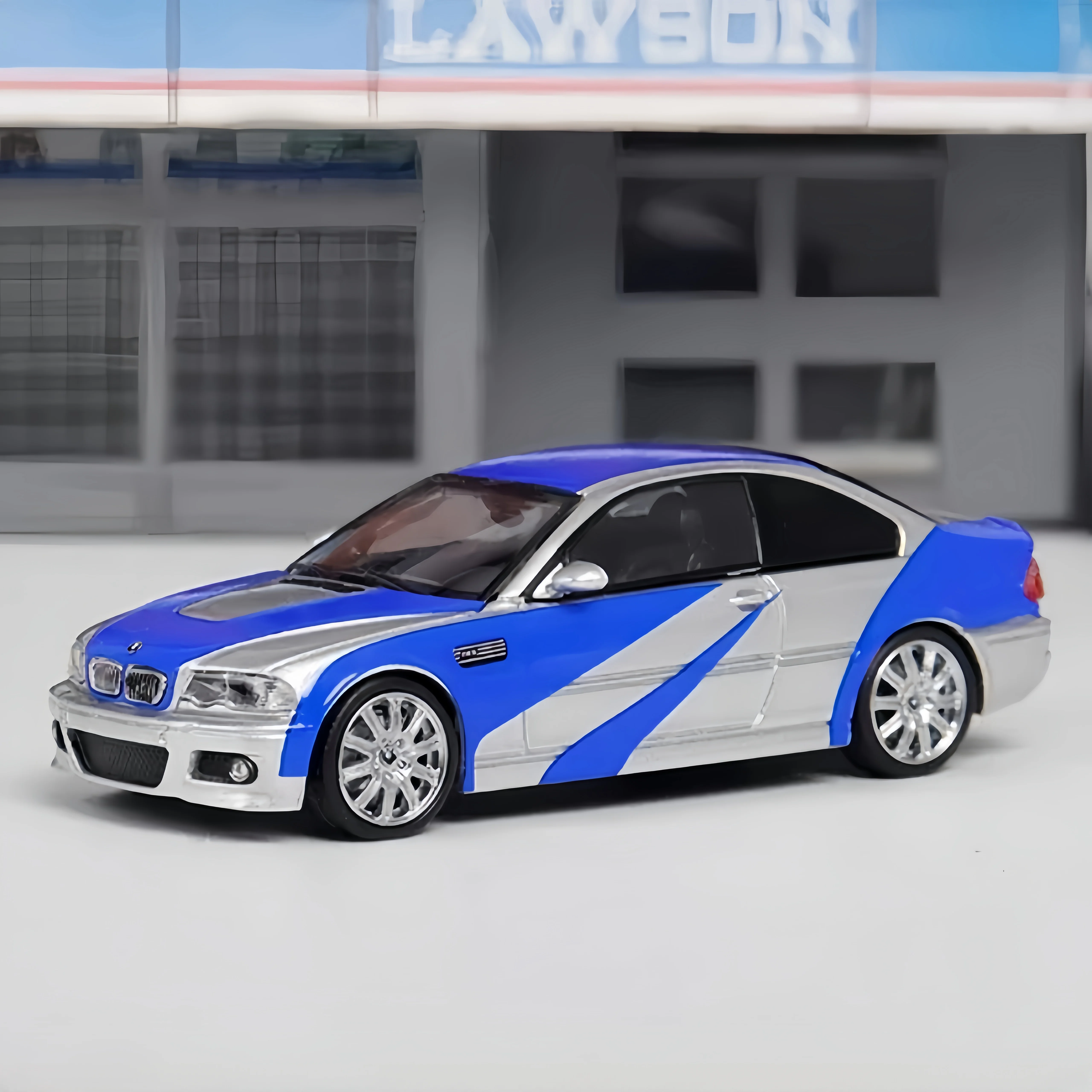 Модель автомобиля из окрашенного сплава StreetWeapon 1:64 BMW E46 HKS