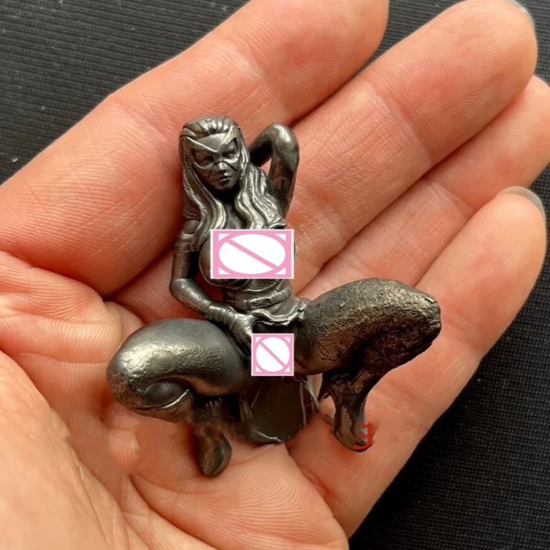 Медная статуя девушки