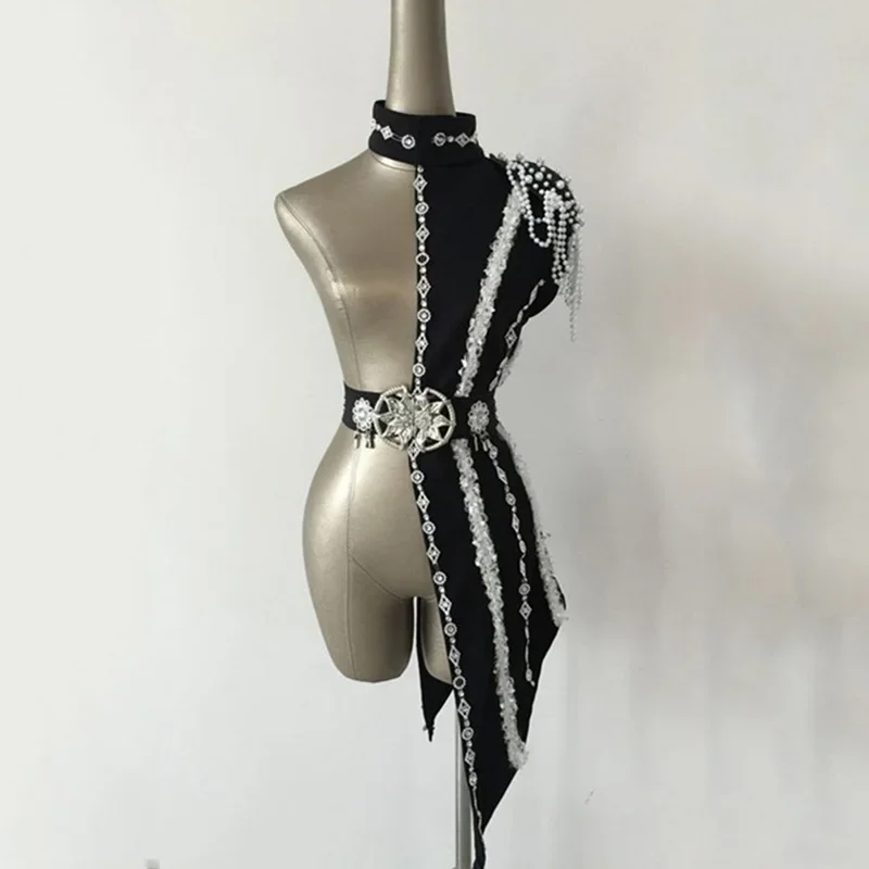 Рисунок 5 - Женский сценический костюм в стиле пэчворк