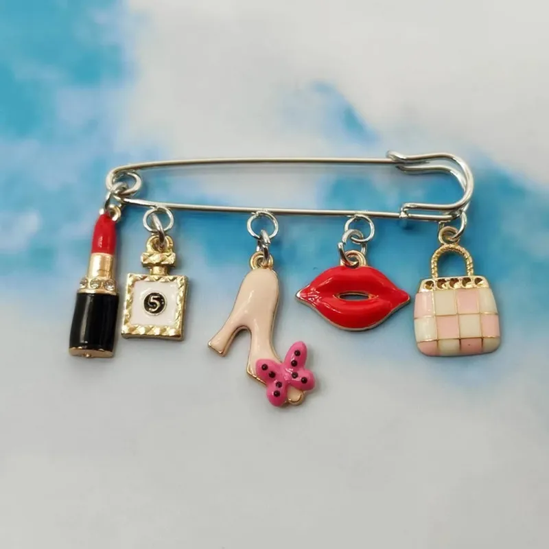 Эмалированная брошь на каблуке цвет в ассортименте