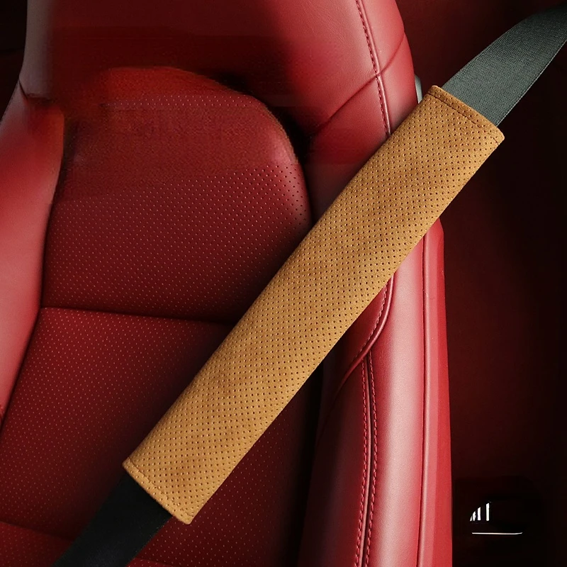 

The automobile safety belt shoulder protection cover is universal in all seasons for Jeep