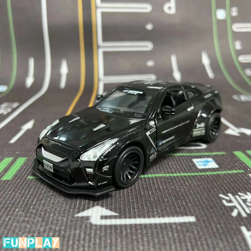

Модель автомобиля из сплава GTR R35, модель игрушечного автомобиля Nissan, подарок для мальчиков, хобби, металлический трек автомобиля, игрушки, 1/32