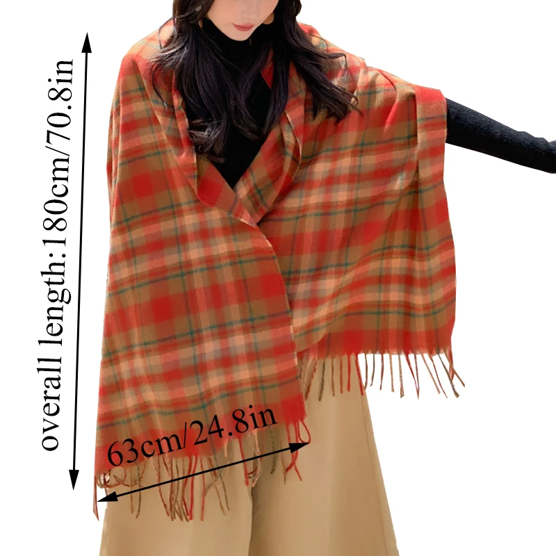 Пледовый зимний шарф из мягкой и теплой имитации кашемира с клетчатым узором в черном, бежевом и зеленом цветах. Подходит для стиля "preppy" и DIY.