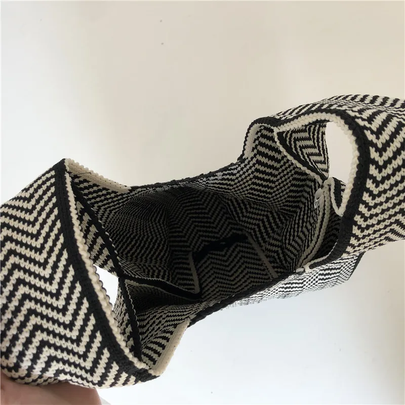 Вместительная клетчатая вязаная женская сумочка с рисунком гусиная лапка модный