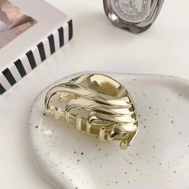 

2Pcs New Angel Wings Metal Hair Clip Premium Hair Shaped Wing Grabbing Clip Hair Ornament Shark Clip on the Back of the Head