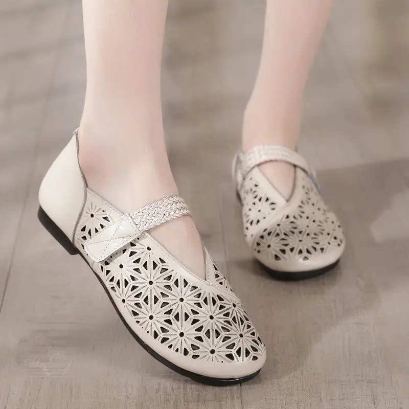 Designer V-Neck Genuine Leaher Flats 2023 Newly Summer Mom Hook Loop Mary Jane Shoes Ladies Luxury Cutout Loafers Woman Moccasin