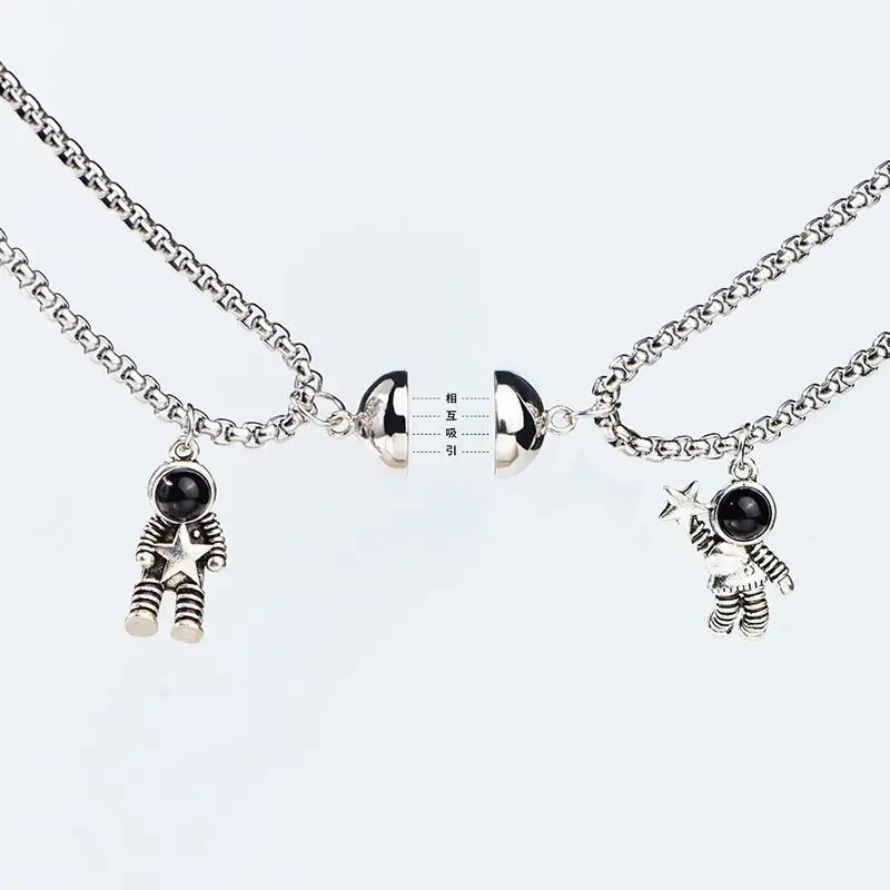 

Astronaut Necklace Cartoon Man Pendant Valentine's Day gift trend ins wind collarbone chain astronaut couple necklace Gift box