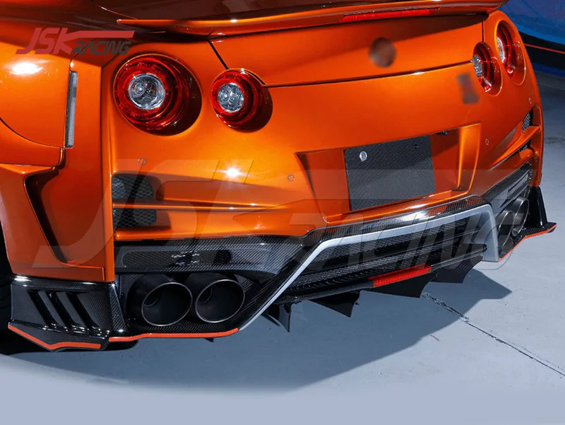 Фото Комплекты обвесов из полукарбона для Nissan GTR R35 2008-2025: бамперы и автозапчасти для тюнинга в стиле Top Secret №3