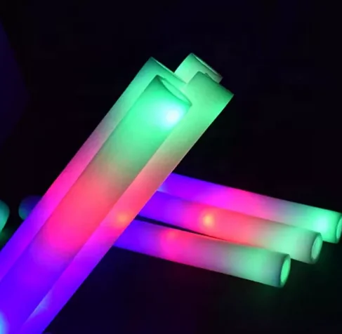 Фото 60 светящихся палочек оптом: цветные светодиодные пенопластовые трубки RGB для вечеринок, фиолетовые палочки для подсветки в темноте №2