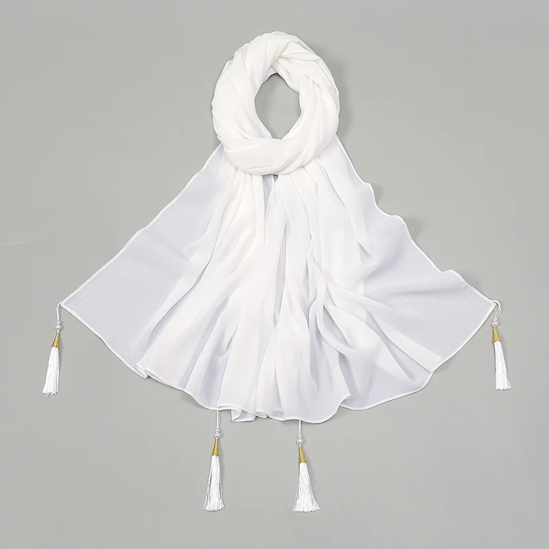 Женский шифоновый шарф с кисточками и складками