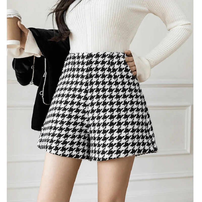2023 Christmas New Product Wide Leg High Waist Fashionable Woolen Tweed Checkered Lady Spring Winter Women Shorts Short Trousers