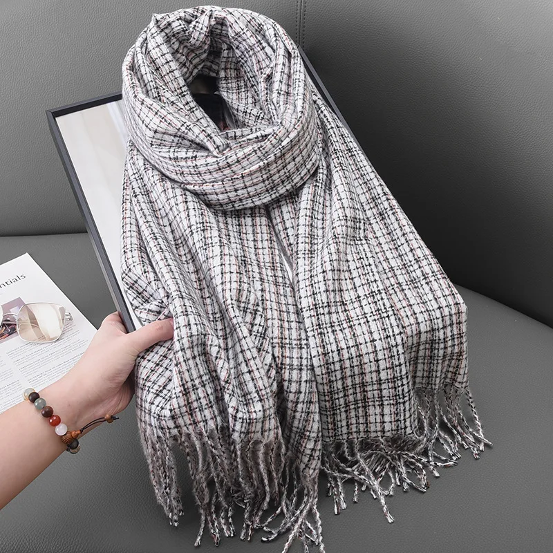 Женский клетчатый шарф в литературном стиле теплый модный ретро с кисточками и
