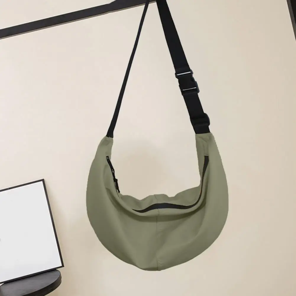 

Мужской рюкзак через плечо с застежкой-молнией