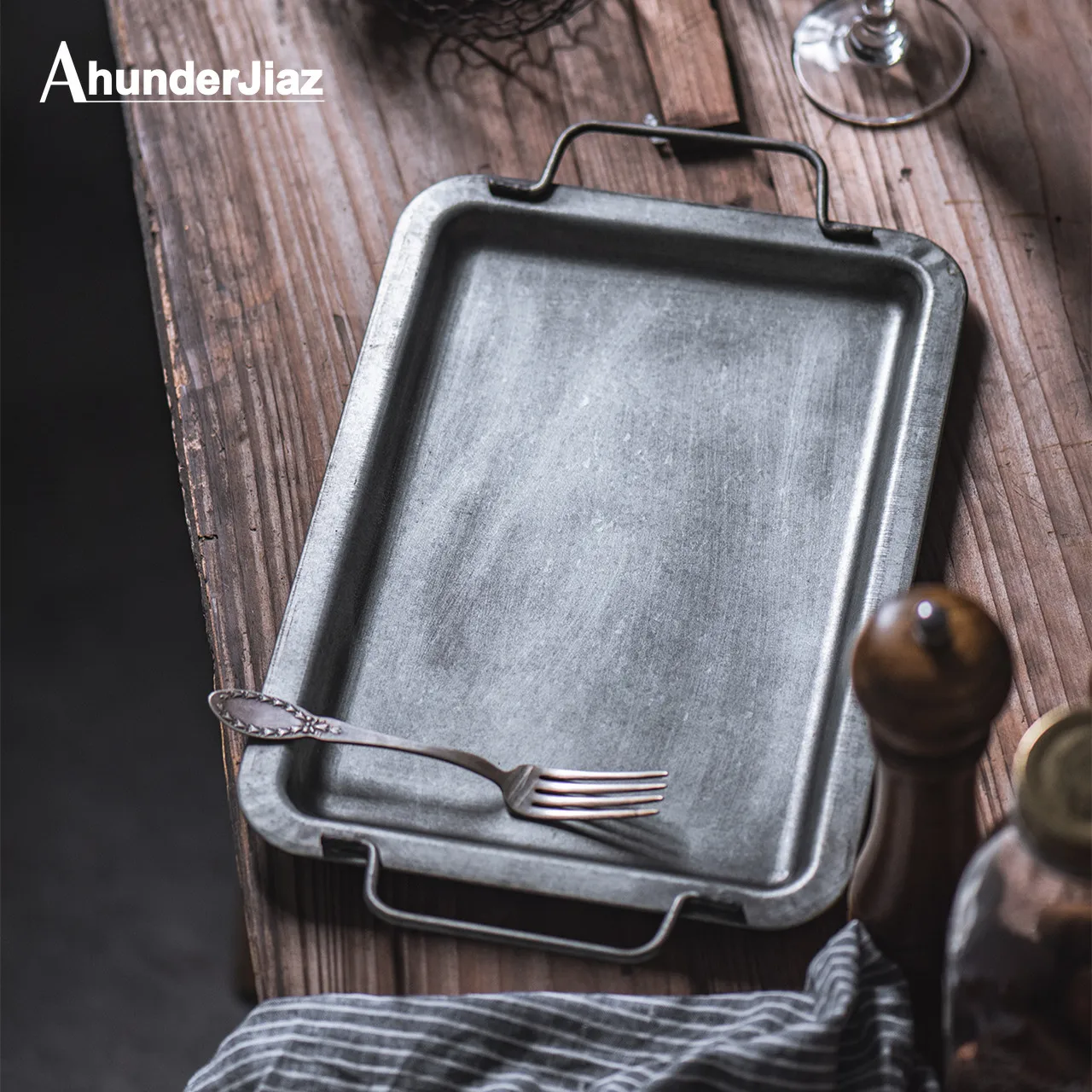 

Retro Wrought Iron Serving Tray Vintage Food Bread Plate with Handle Photography Props Wedding Kicthen Home Desktop Decoration