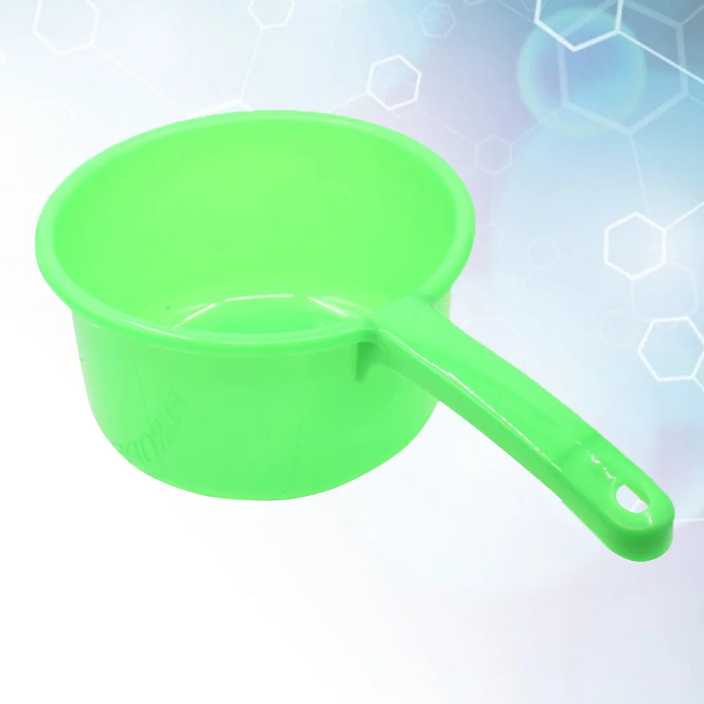 

Ladle Water Soup Ladle scoop with Long Handle Bath Rinse Cup ( Random )