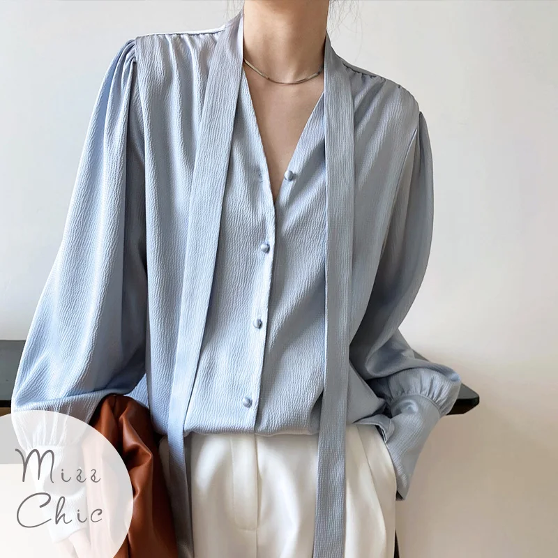 Купи Elegant Lantern Long Sleeve Satin Shirt Women V-neck Button Blouse Office Ladies Casual Top Female Fashion Outwear Blusas Mujer за 1,971 рублей в магазине AliExpress