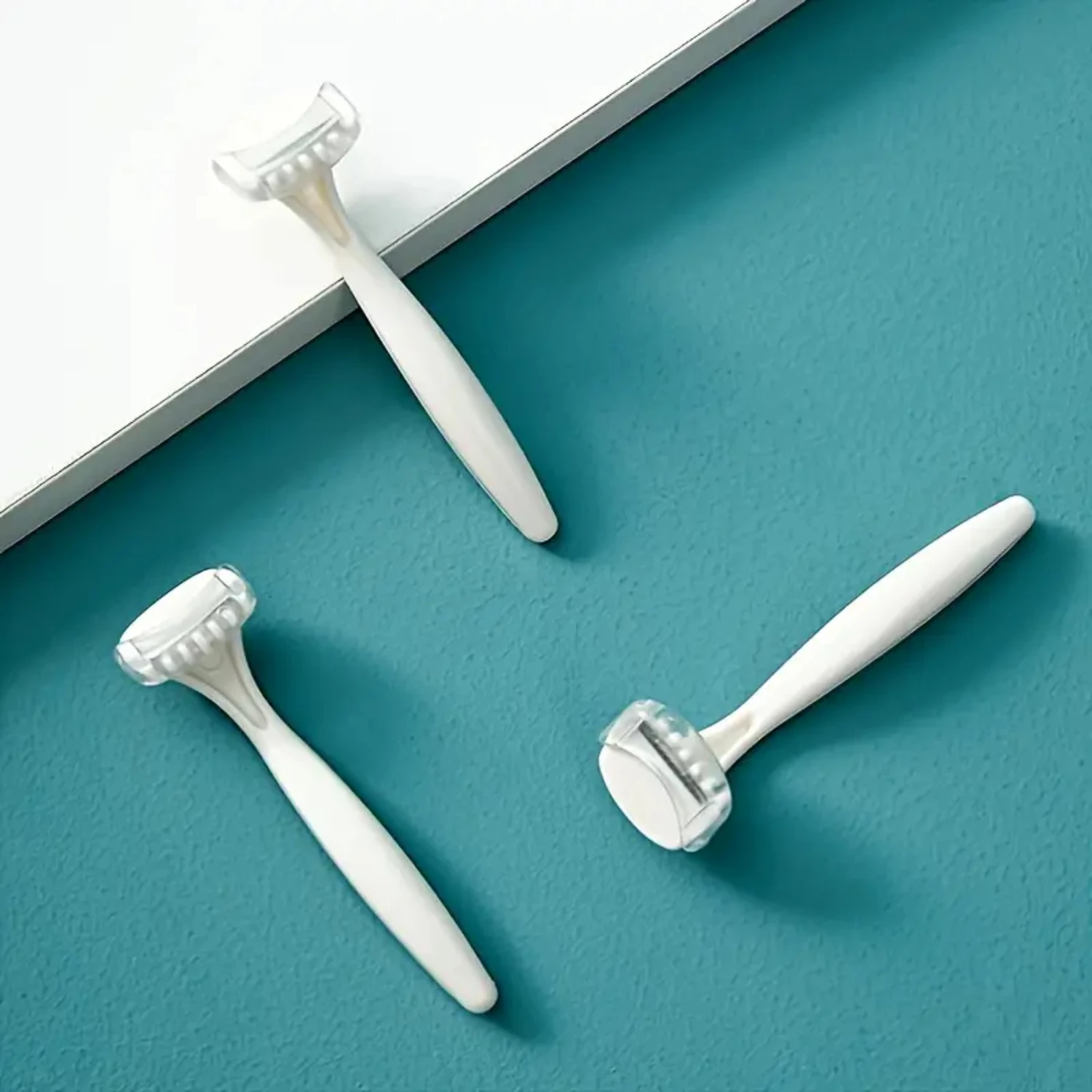 Gentle and effective 3pcs Mini Safety Razor for Women Portable Travel Size Shaving Tool with Non-Slip Handle Reusable Metal Ra