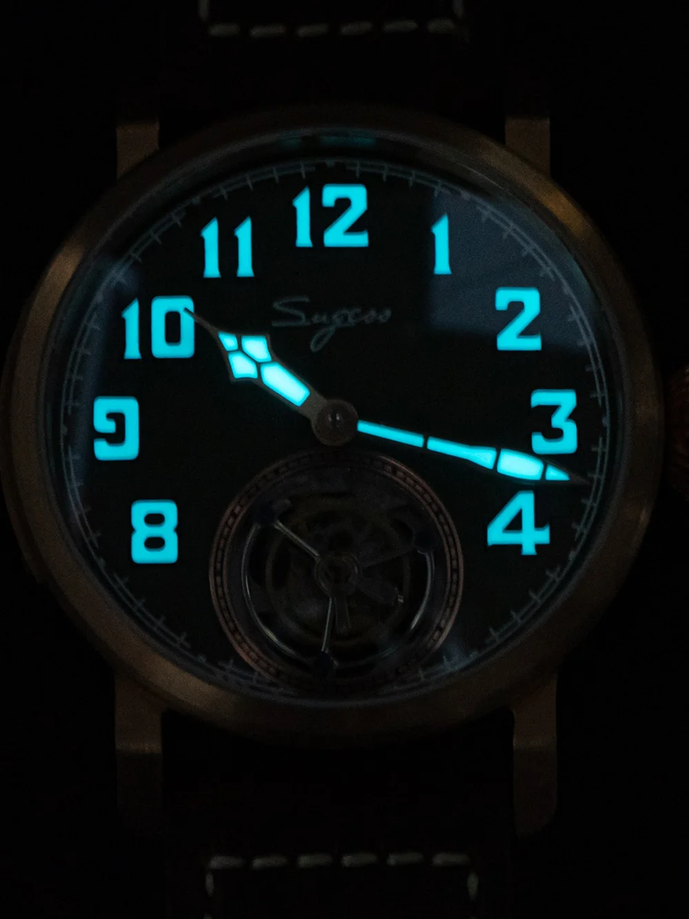 Рисунок 4 - Мобильные мужские часы в стиле ретро