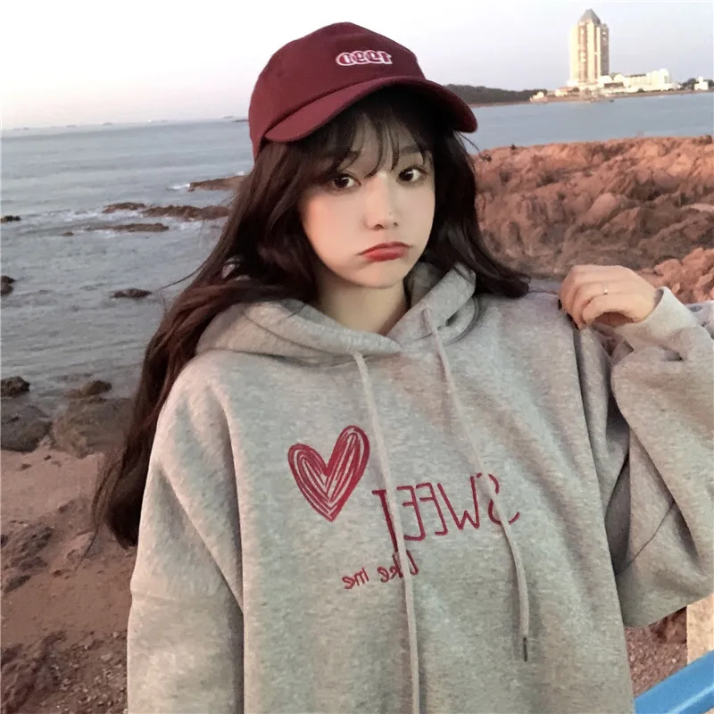 

1697 2022 new design sense cute age reduction plus velvet thick love hooded Sweatshirts women