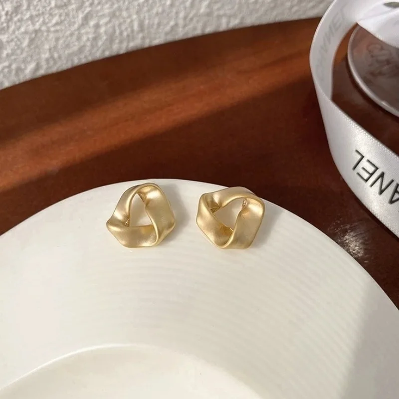 

New Simple Geometric Curve Vintage Earrings for Women Temperament Hyperbole Earrings for Party Jewelry Accessories Gift