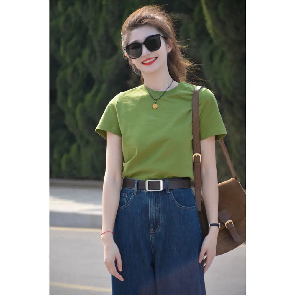 Женский костюм из двух предметов: короткая зеленая футболка и джинсы корейский