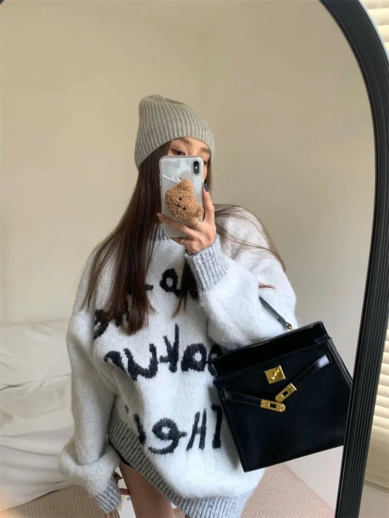 Трикотажный жаккардовый свитер средней длины с капюшоном и длинными рукавами