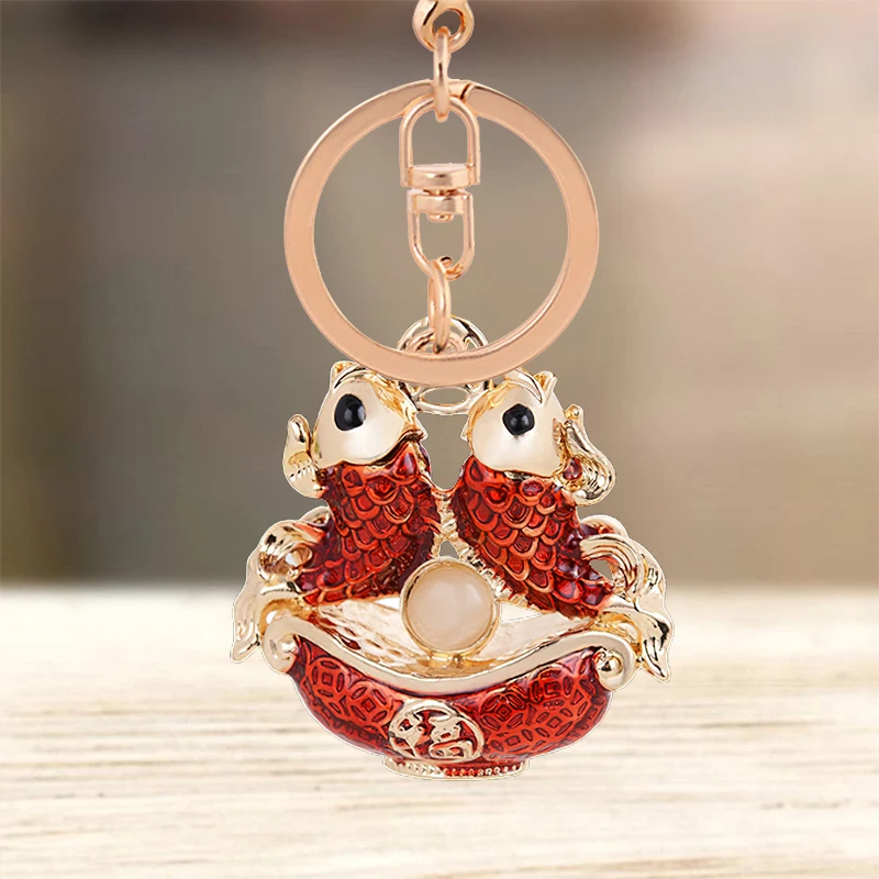 

Брелок для ключей с двумя карпами