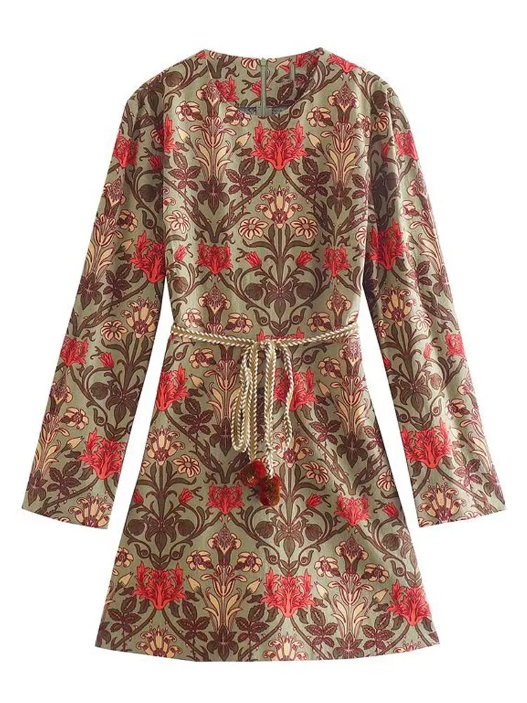 

Женское летнее платье-мини с цветочным принтом и длинным рукавом