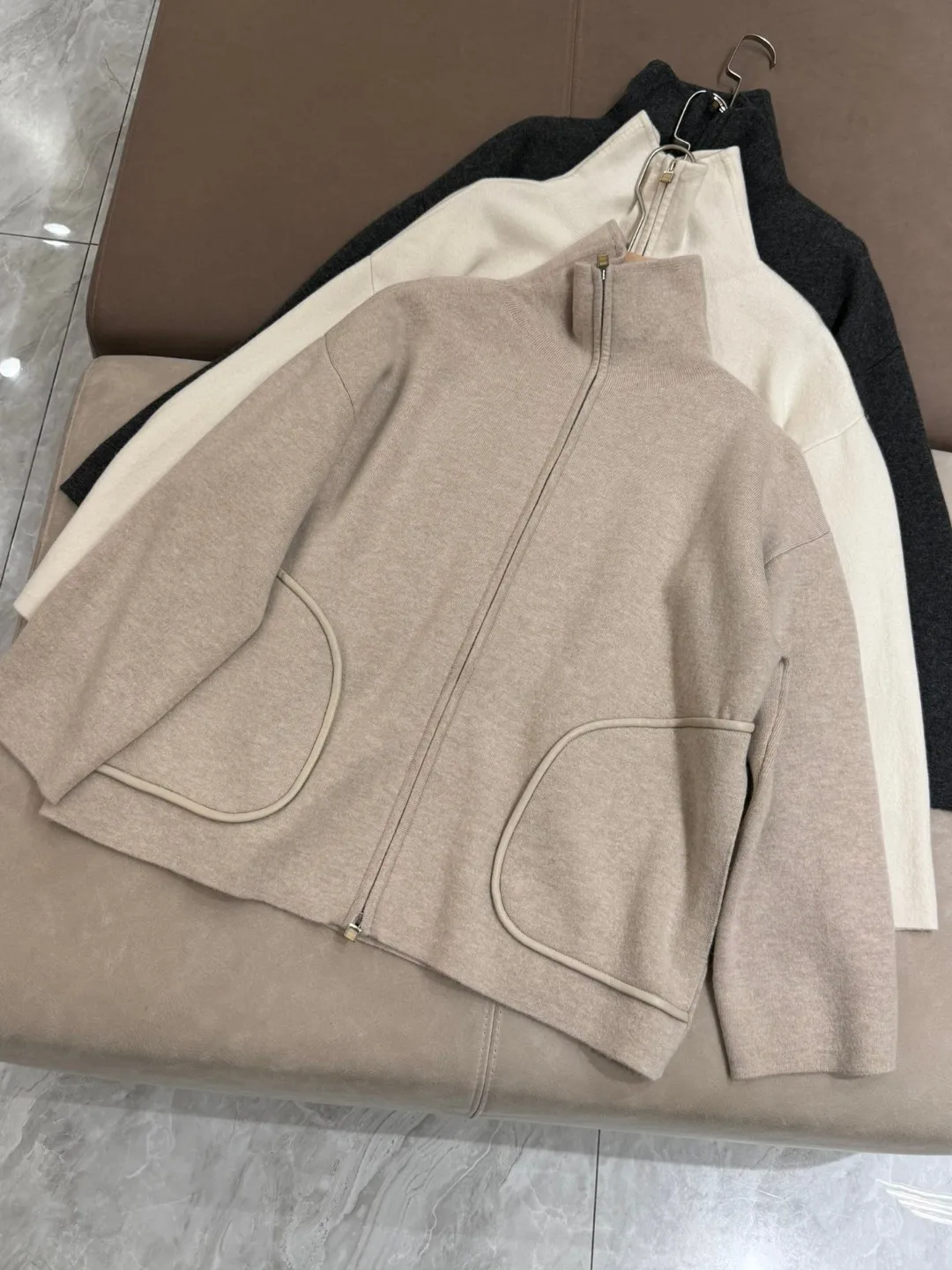 Женский брючный костюм из натурального кашемира