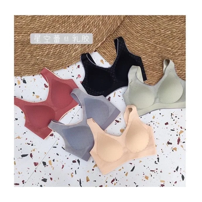 

Starry lace is a Thai latex non steel ring large chest small bra for women to gather and close the bra