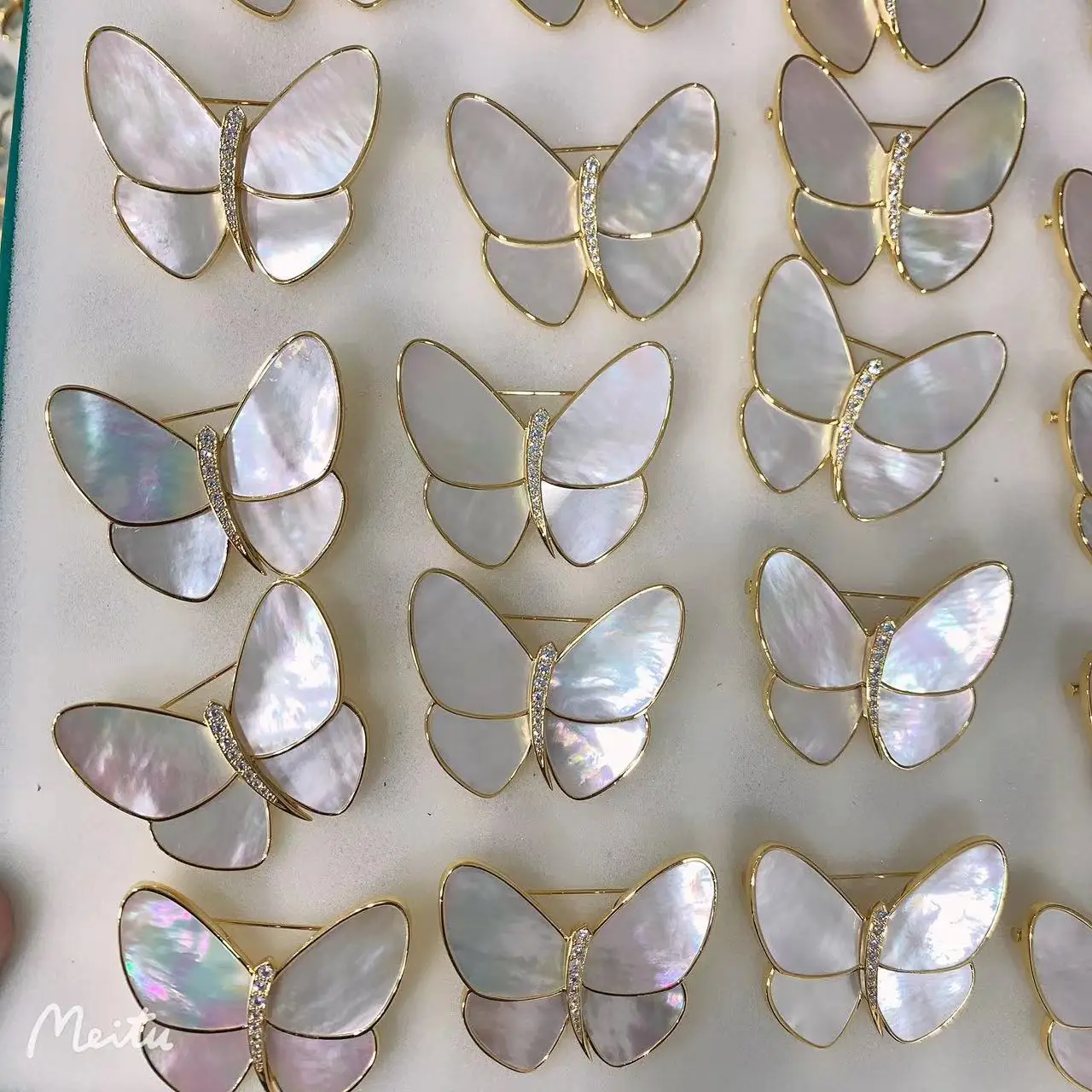 

Top Brand White Fritillaria Butterfly Brooch Large Butterfly Sweater with Brooch 1:1 Logo Fashion Gift Jewelry Wholesale