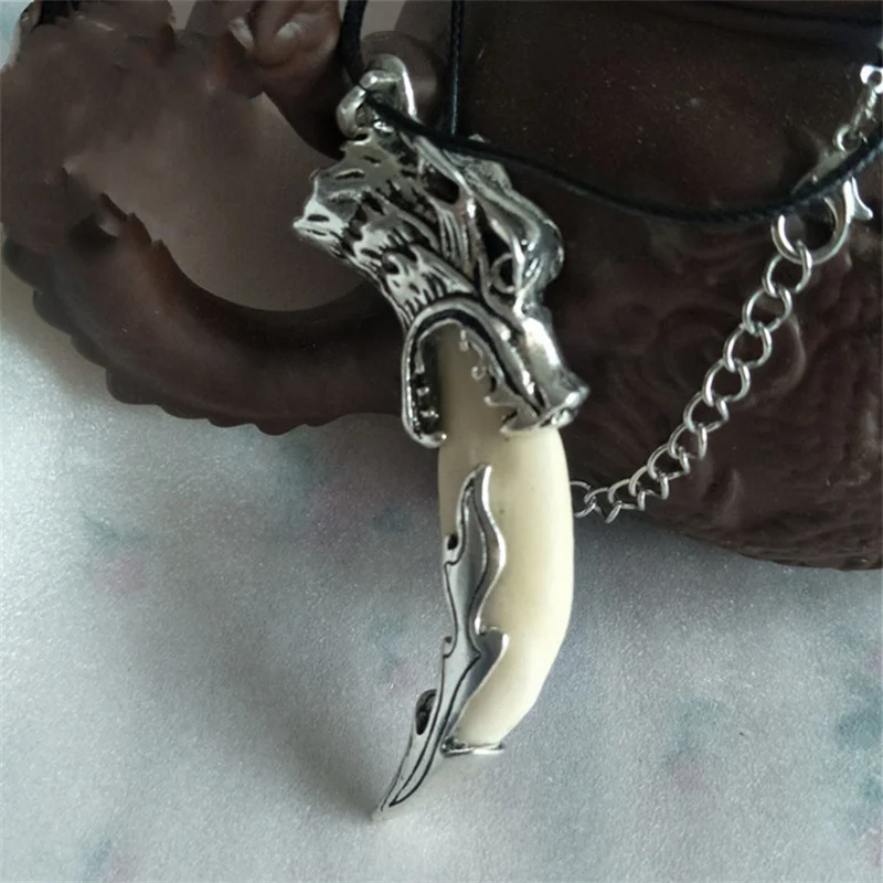 

Mai Chuang/Hand Carved/Antique Tibetan Silver Inlaid Boar Tooth Wolf Tooth Necklace Pendant Fashion Jewelry MenWomen Couple Gift