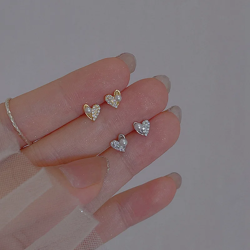 

Exquisite Simple Micro Inlaid Zircon Asymmetry Heart Stud Earrings Women Fashion Temperament Korean Student Jewelry
