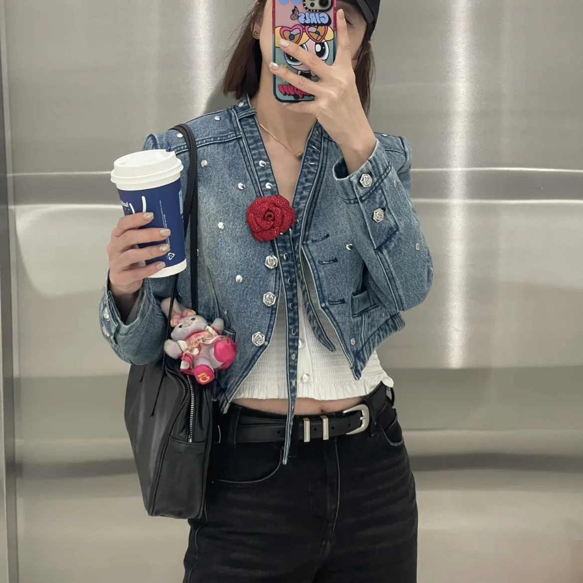 Pure Yuan Same Sle as Stars Design Джинсовое пальто с заклепками Женское осеннее новое