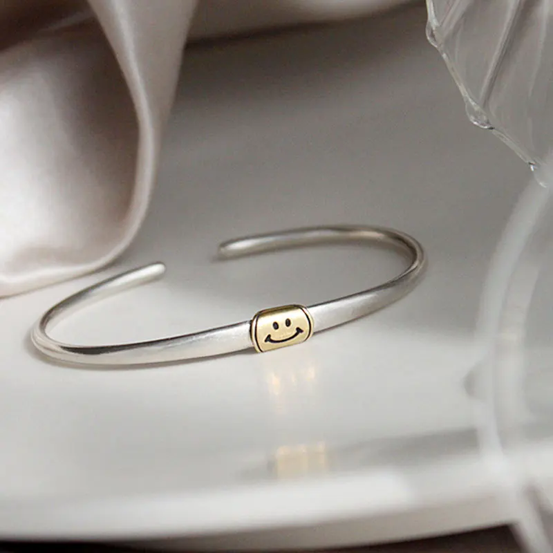 

New Retro Smiley Face Bangles Men and Women Korean Version of Simple Personality Female Fashion Distressed Bracelet Accessories