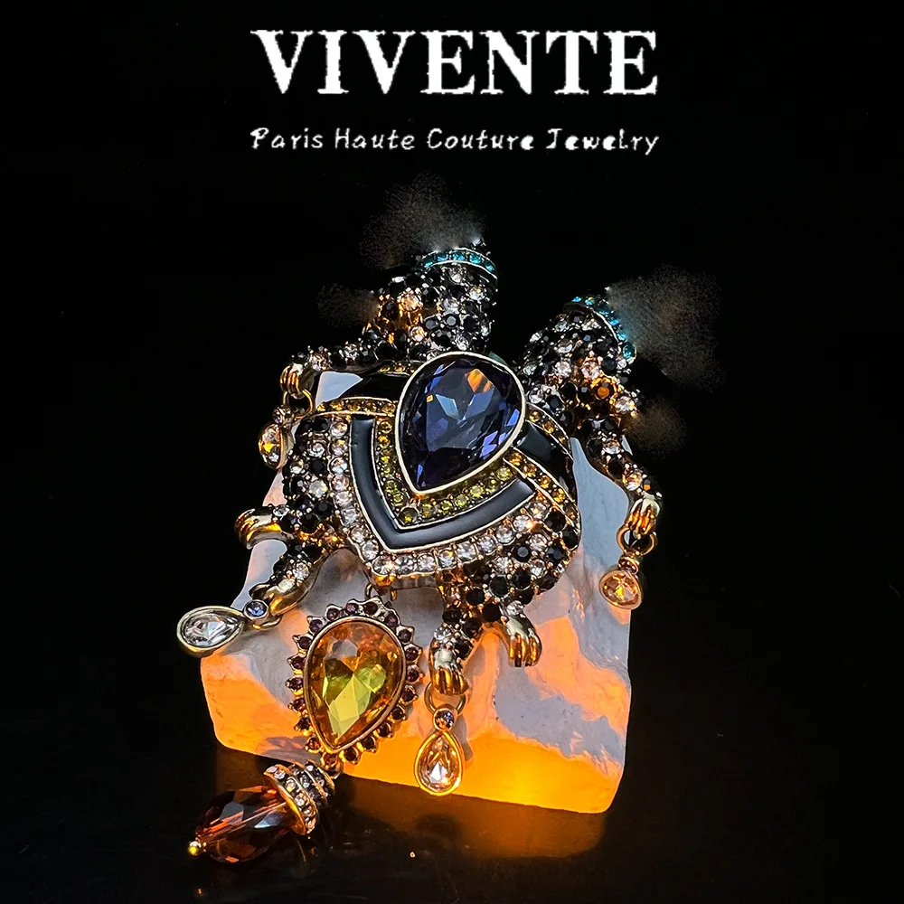 Винтажная брошь в виде леопарда