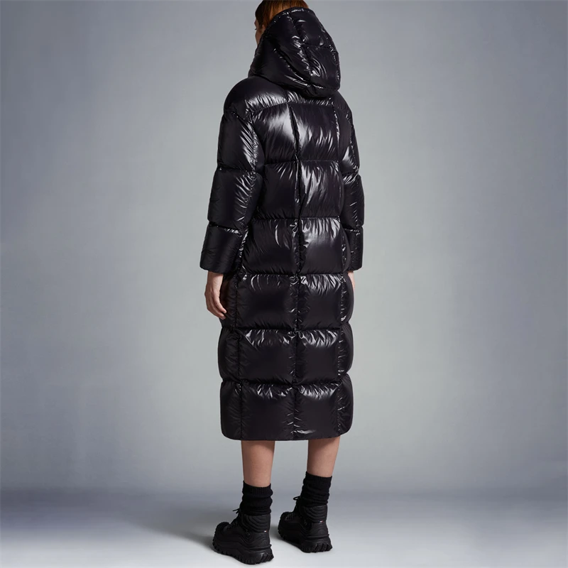 Рисунок 2 - Женский пуховик средней длины с воротником-стойкой