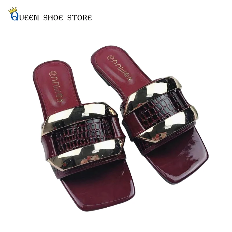 Women's Slippers New Metal Decorative Toe Sandals In Summer Women Wear Square Head Flat Bottomed Beach Sandals