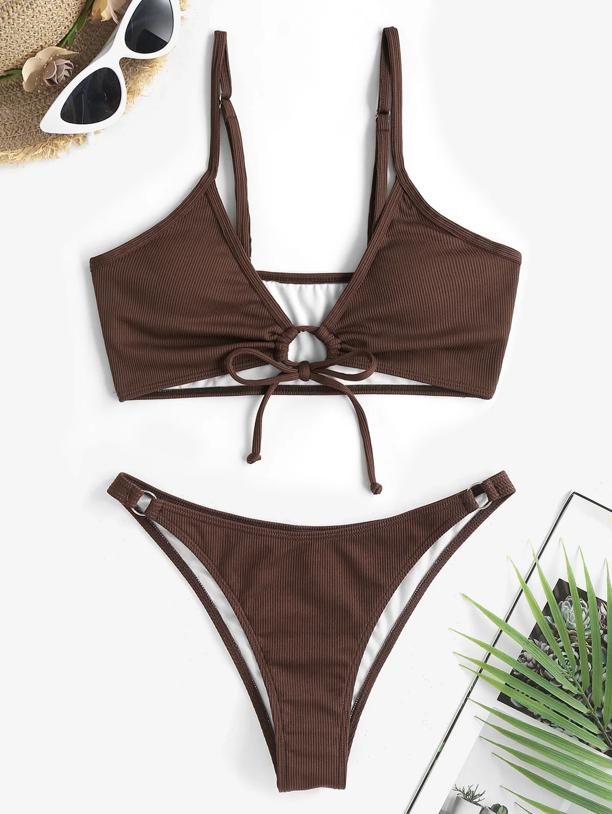 

Женский купальник в рубчик со шнуровкой спереди