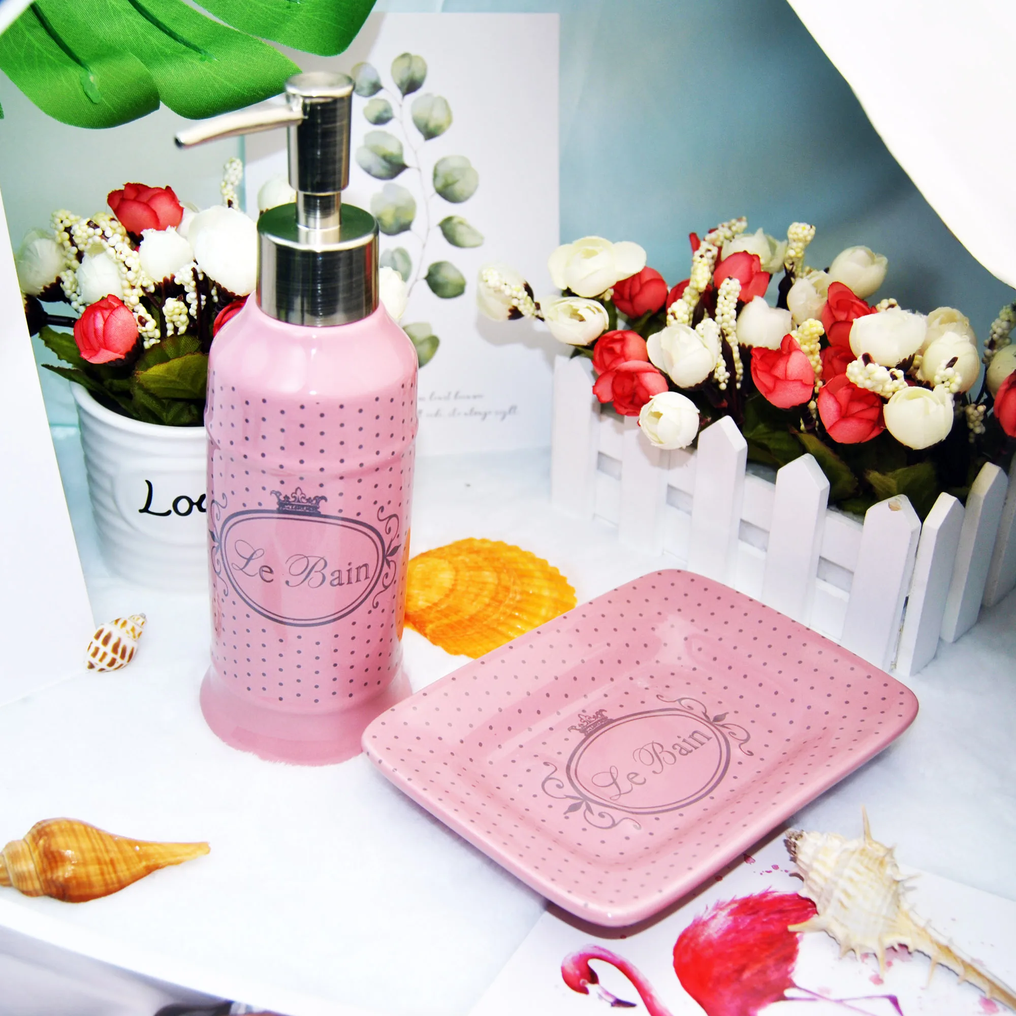 

Cute Lady Pink Le Bain Soap Dispenser Stoneware Shower Bath Liquid Gel Lotion Pump Bathroom Hotel Royal Crown Dish Holder Plate