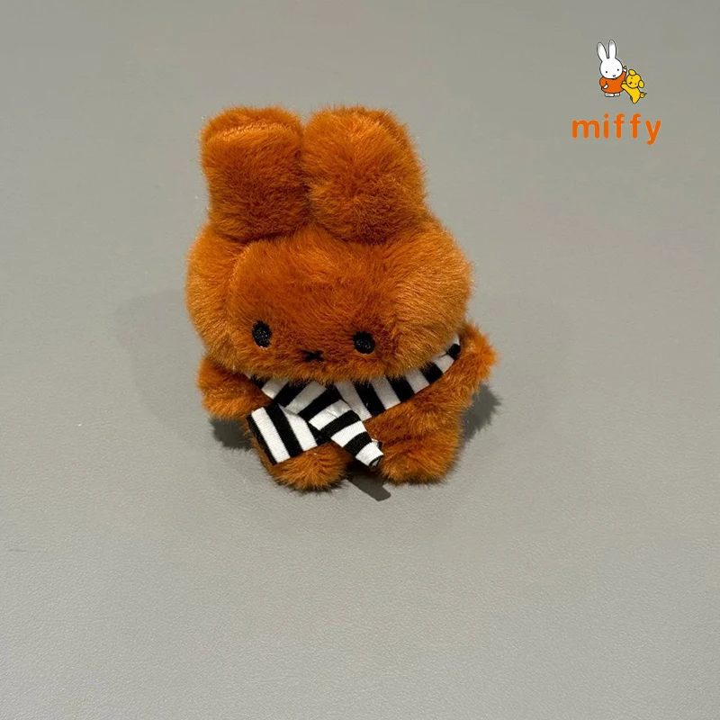 Фото Милый плюшевый чехол для наушников Miffy, подходит для Airpods 4, 3, Pro3, милый плюшевый стереоскопический чехол-кролик, защита от падения, подарок для девочек №4
