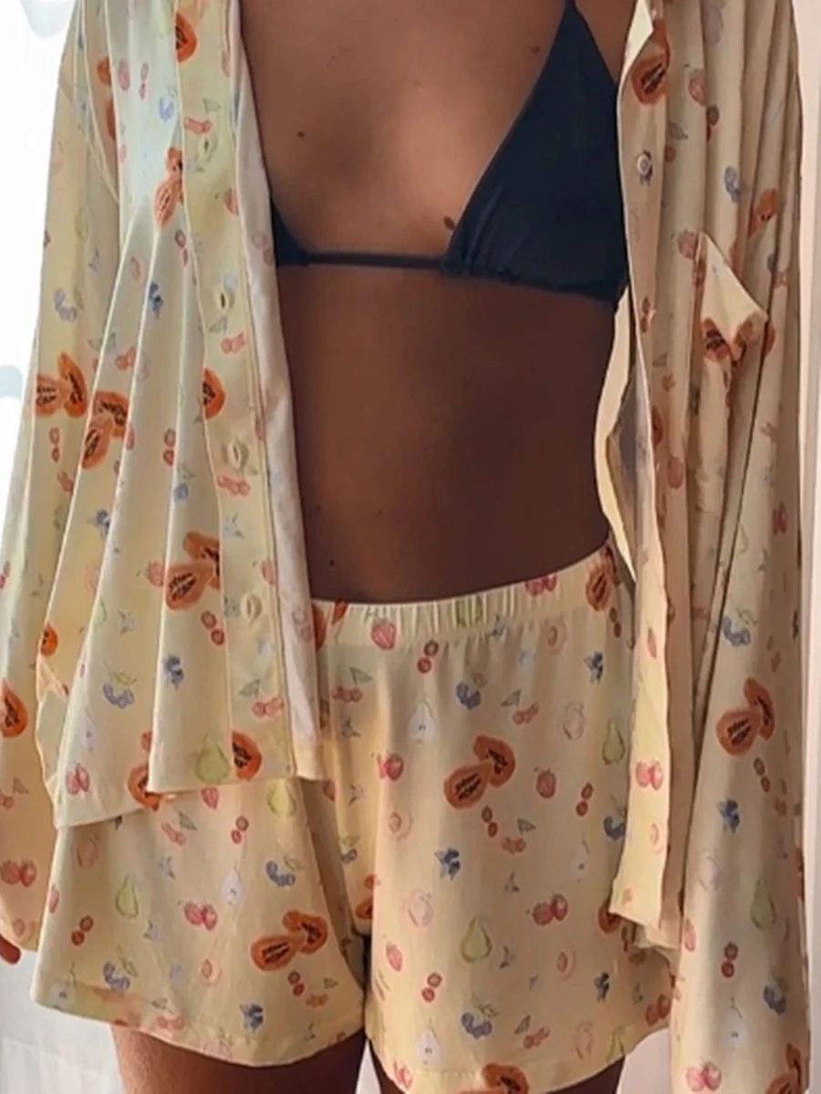 

Пижамный комплект Y2k женский из 2 предметов, милая рубашка с длинным рукавом и пуговицами, с цветочным принтом фруктов, шорты с Боковым Разрезом, одежда для сна